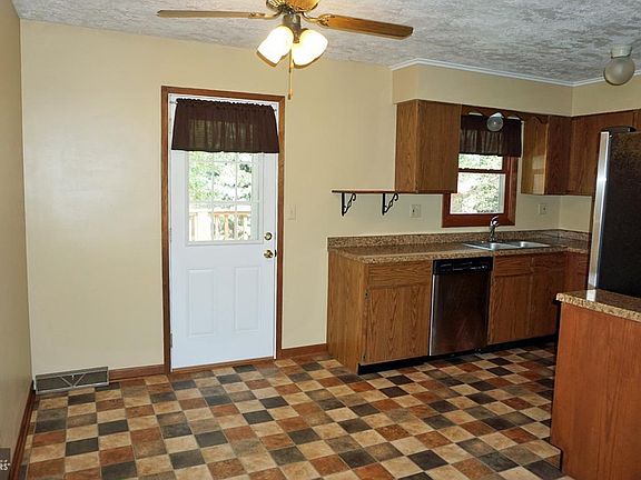 4th image of 510 Broadway St