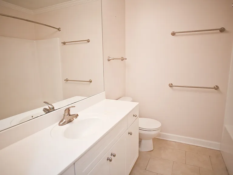1513 E Franklin St #D137 — Photo 5