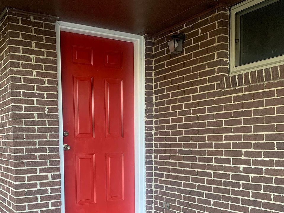 1st image of 721 Woodmore Ln #B