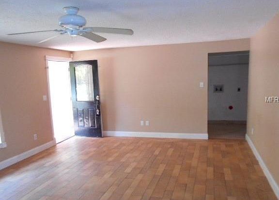 4th image of 558 Longwood Cir