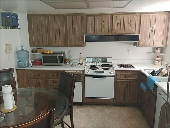 Nice all electric kitchen with lots of counter space.