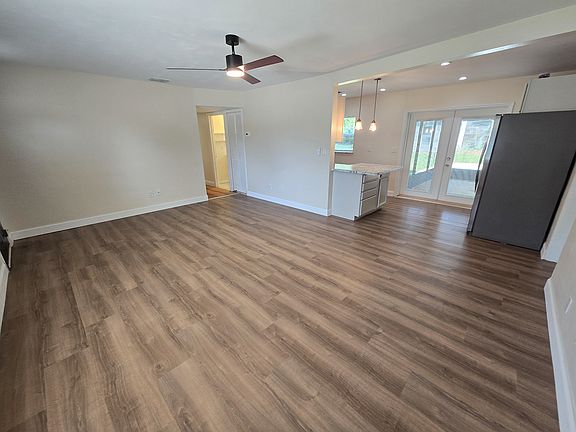 3rd image of 2921 Sunset Rd