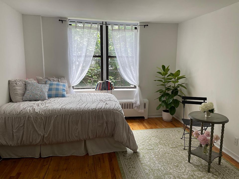 1st image of 542 E 11th St #1E