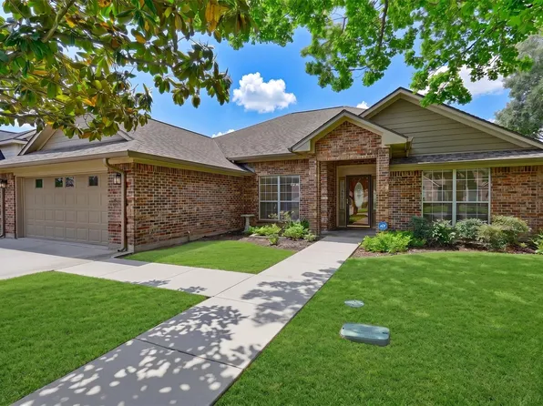 402 Magnolia Ln, Brenham, TX 77833