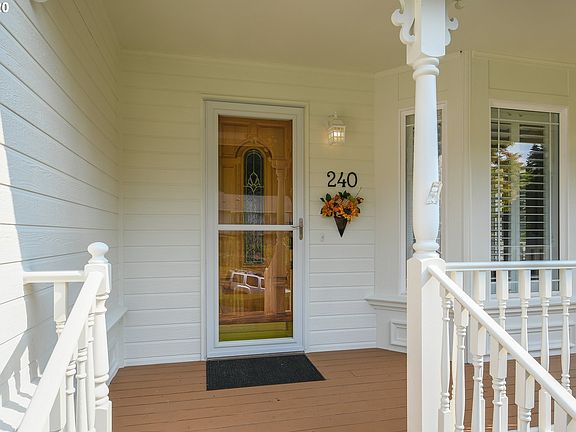 5th image of 240 W Saint James Pl