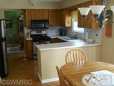 5th image of 581 W Chadwick Dr