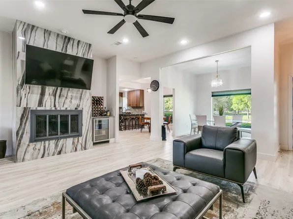 1561 Century Oaks Dr, Lewisville, TX 75077