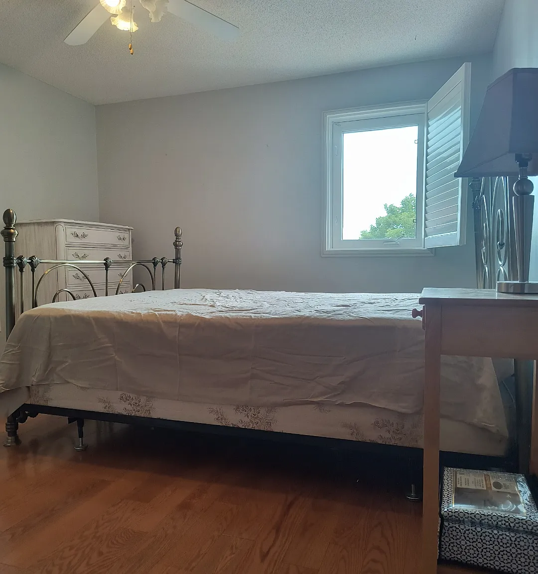5 bed, 2300 sqft, $1,000 — Photo 3