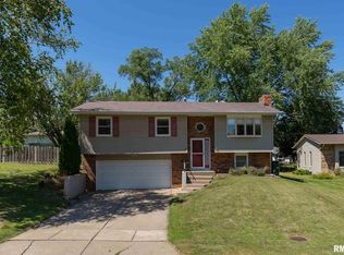 2500 Saint Johns Ct, Bettendorf, IA