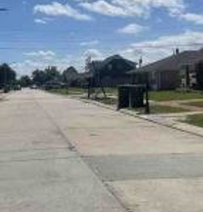Exterior Neighborhood (street photo)