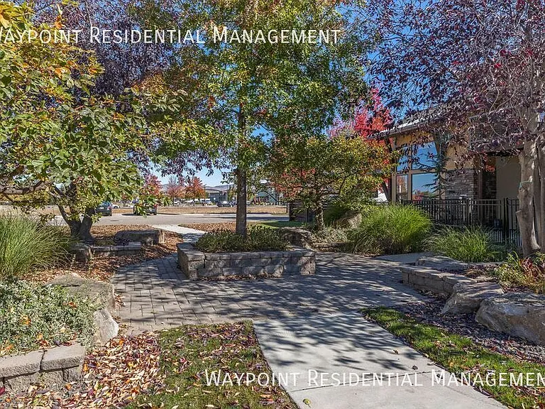 1415 E Lone Creek Dr — Photo 44