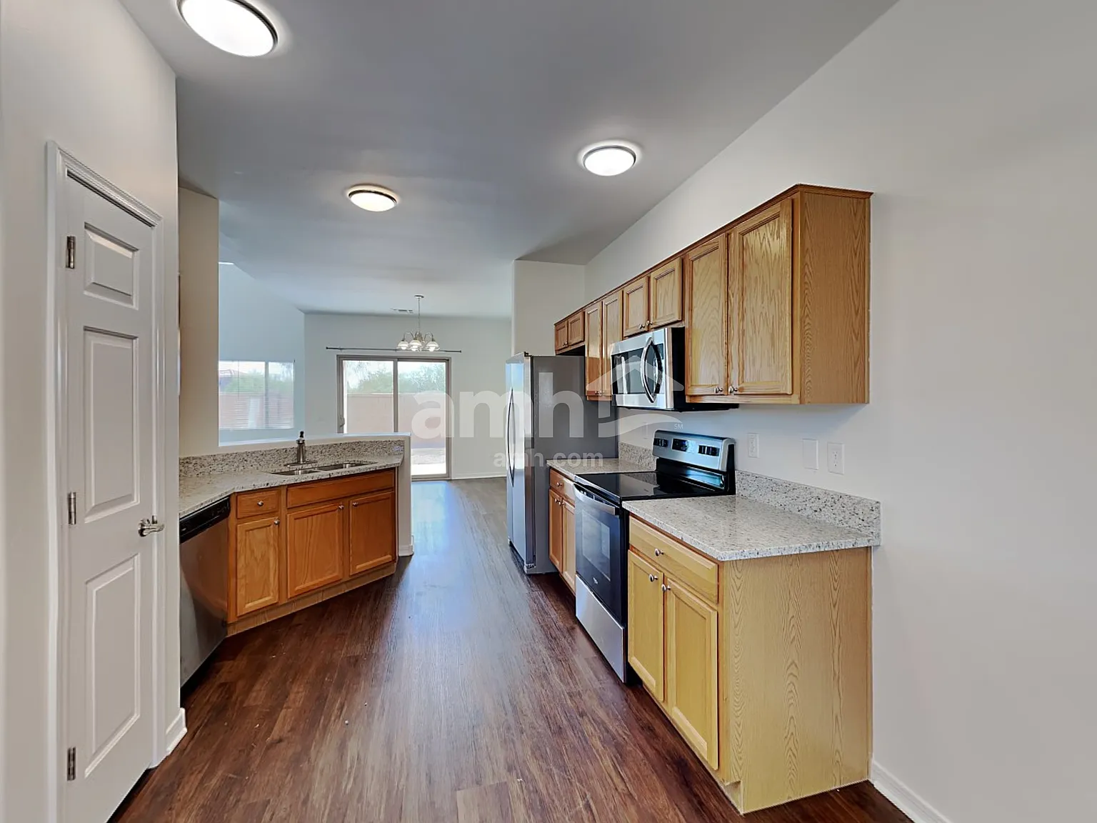 3 bed, 3.0 bath, 1576 sqft, $1,900 — Photo 3