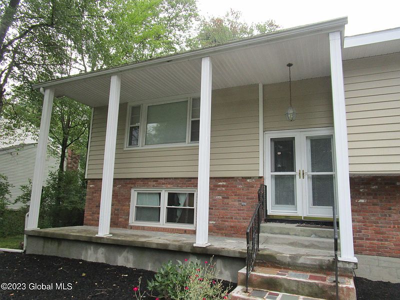4th image of 936 Northumberland Drive
