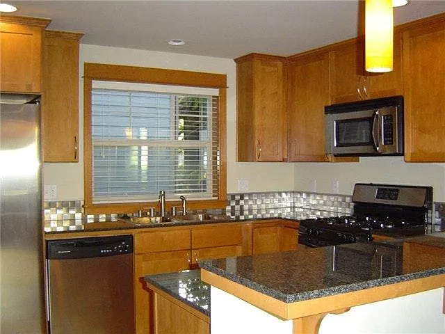 5006 11th Avenue NE — Photo 2