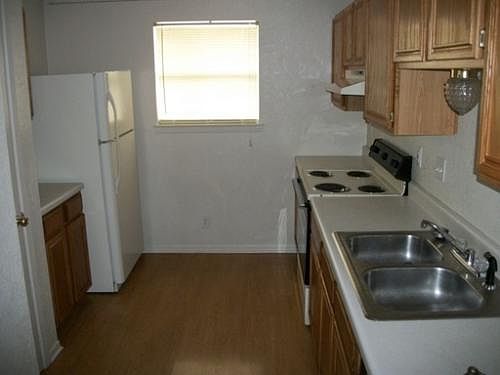 5th image of 3602 Julia Ln