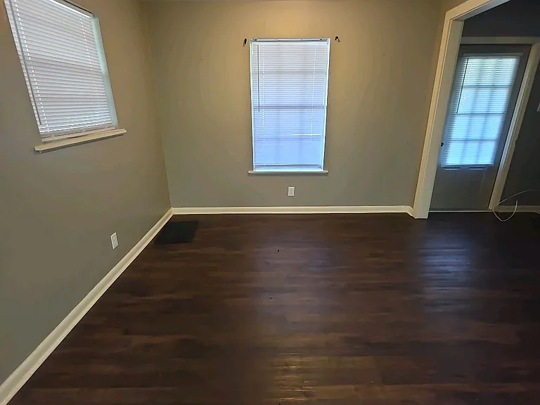 1904 Nancy Dr — Photo 2