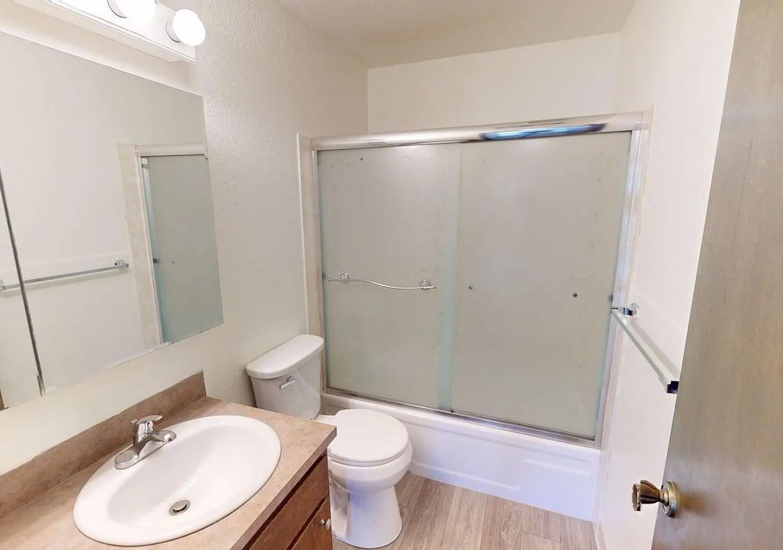 22) 10725 Greenwood — Photo 4