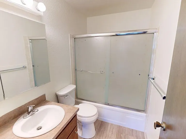 22) 10725 Greenwood — Photo 17