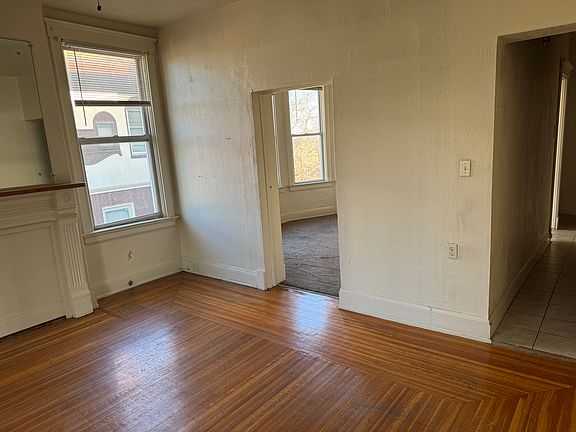 4th image of 220 Hearne Ave #B