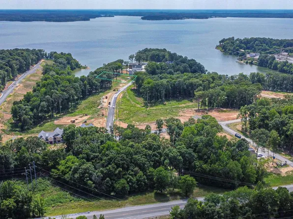 907 Eagle Point Dr, Grand Rivers, KY 42045