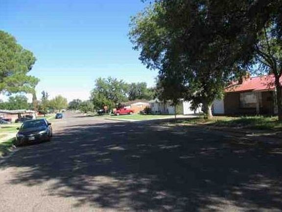 Exterior Neighborhood (street photo)