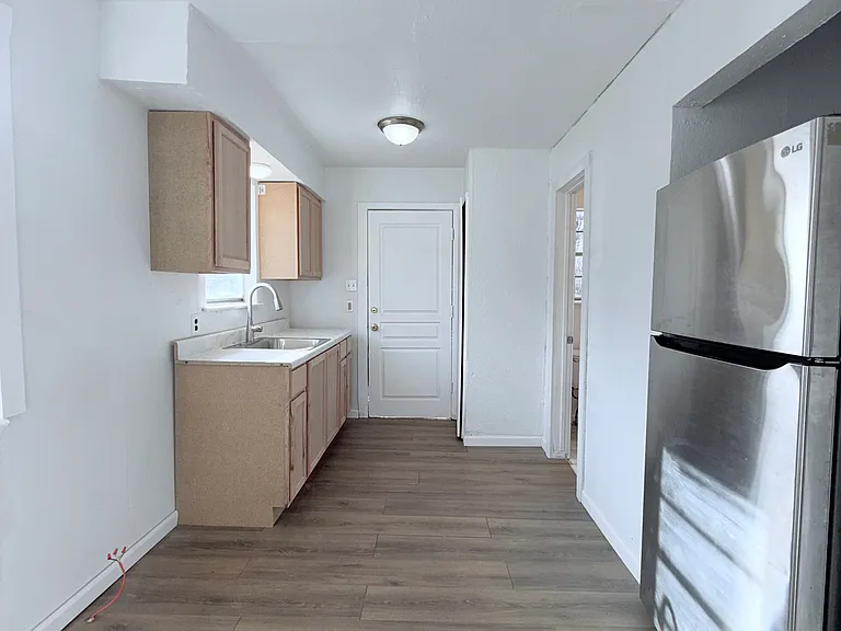 505 E Shepherd St — Photo 3
