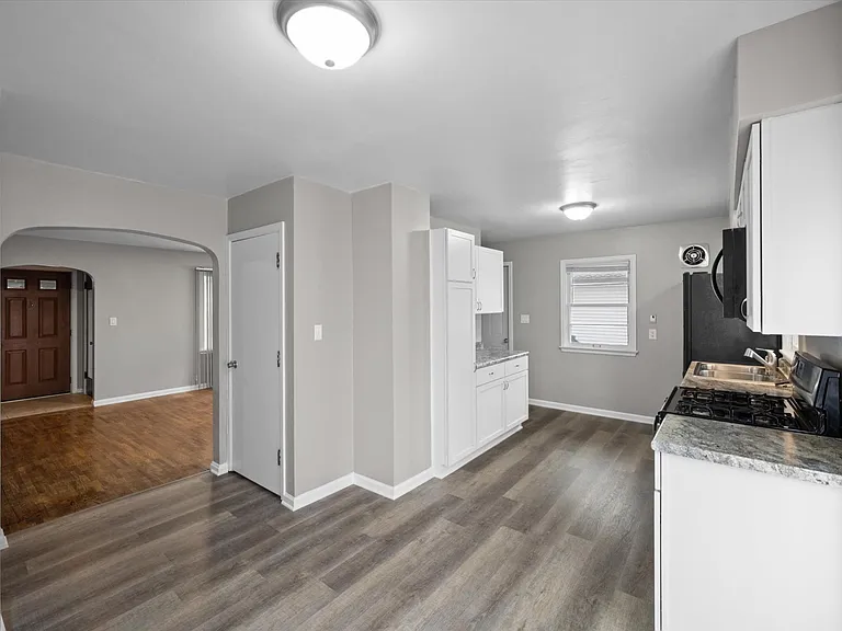 2607 Stanford Ave — Photo 6