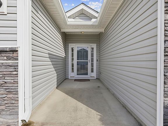 3rd image of 808 Twickenham Loop