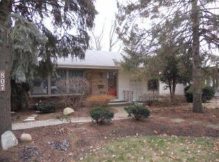 807 S Grove Ave, Barrington, IL