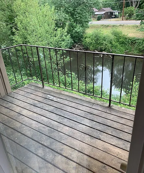 Riverside Apartments — Photo 3
