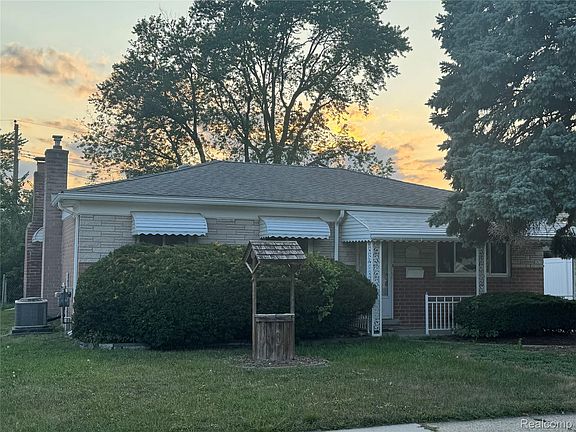 3rd image of 31263 Hayes Rd