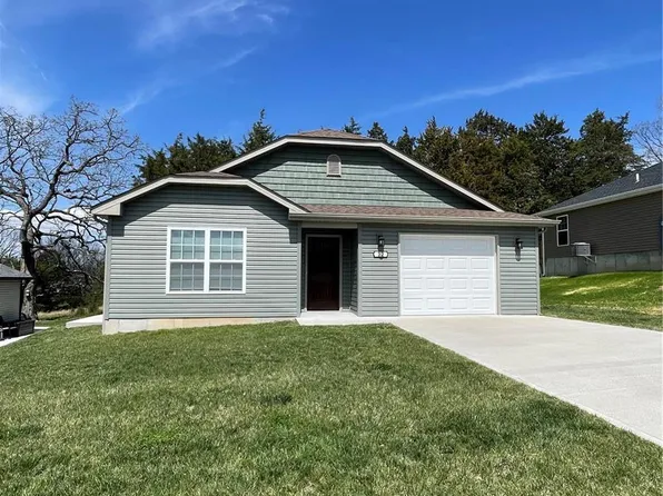32 Kensington Dr, Union, MO 63084