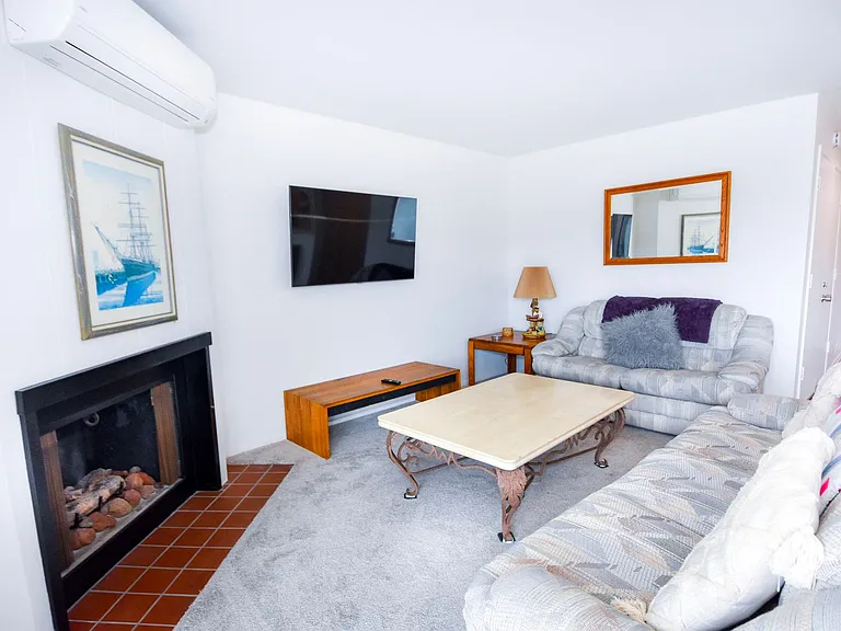 102 Antigua Ct — Photo 4
