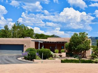 554 Valle Chamiso Ln, Santa Fe, NM 87505