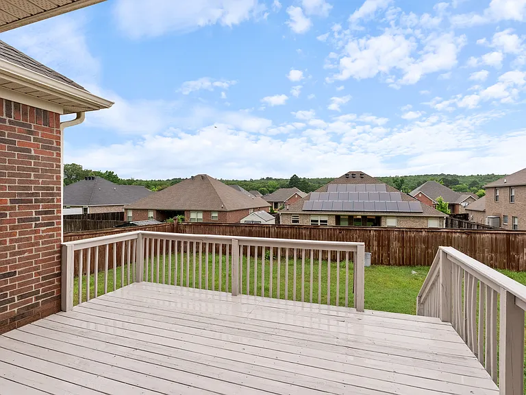 1300 Edge Valley Dr N — Photo 26