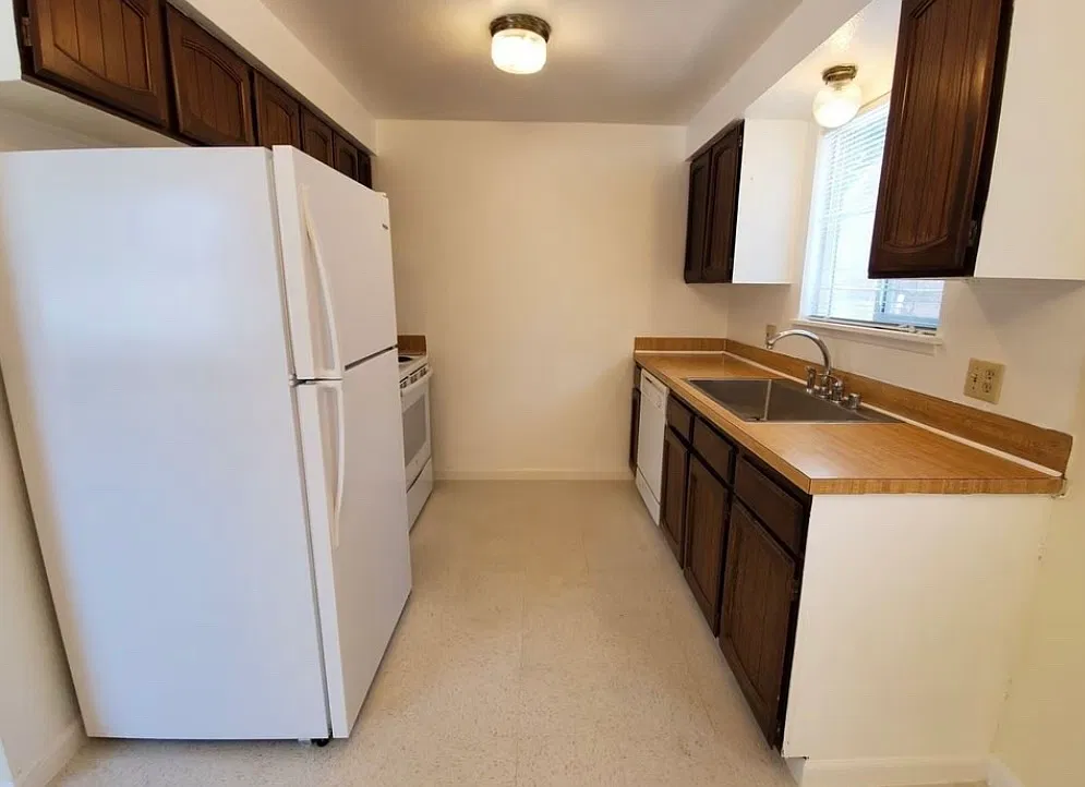 2 bed, 800 sqft, $1,300 — Photo 3