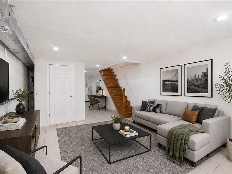 2653 S 6th St — Photo 39