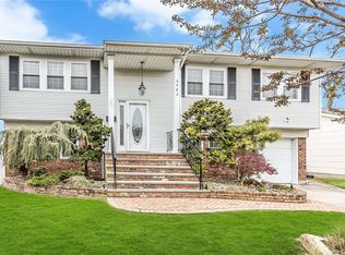 2583 Castle Ct, North Bellmore, NY 11710