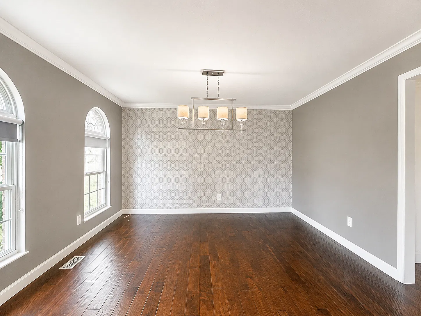 4 bed, 2621 sqft, $3,195 — Photo 3
