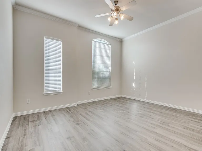 1901 Templegate Dr — Photo 10