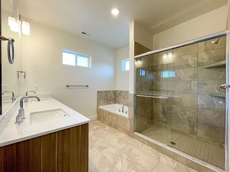 Bluffview Townhomes — Photo 11