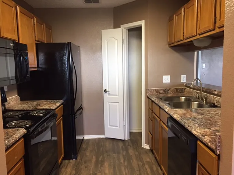 Country View Apartments — Photo 77