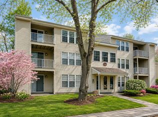 26 Walden Dr APT 1, Natick, MA 01760