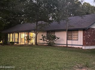 1186 Lake Mimosa Dr, Raymond, MS 39154