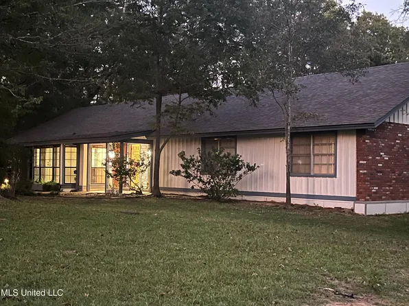 1186 Lake Mimosa Dr, Raymond, MS 39154