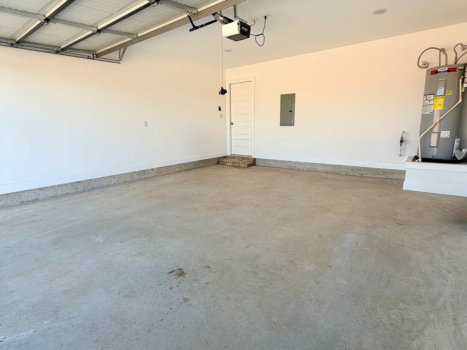 3 bed, 1800 sqft, $2,150 — Photo 4