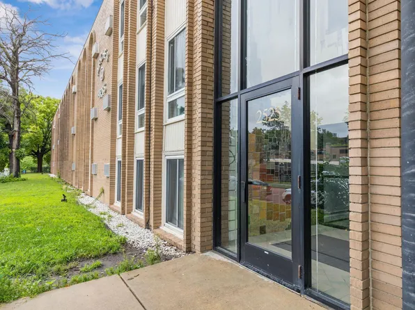 2525 3rd Ave S APT 212, Minneapolis, MN 55404