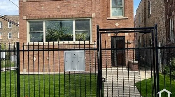 2 bed, 989 sqft, $1,455 — Photo 1