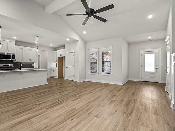 4th image of 145 W Pitts St