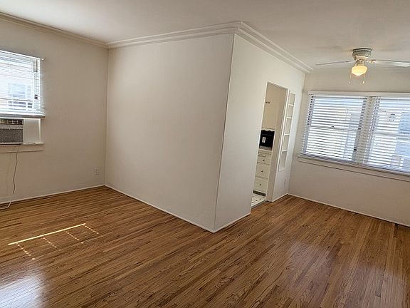 2nd image of 141 N Kenwood St APT D